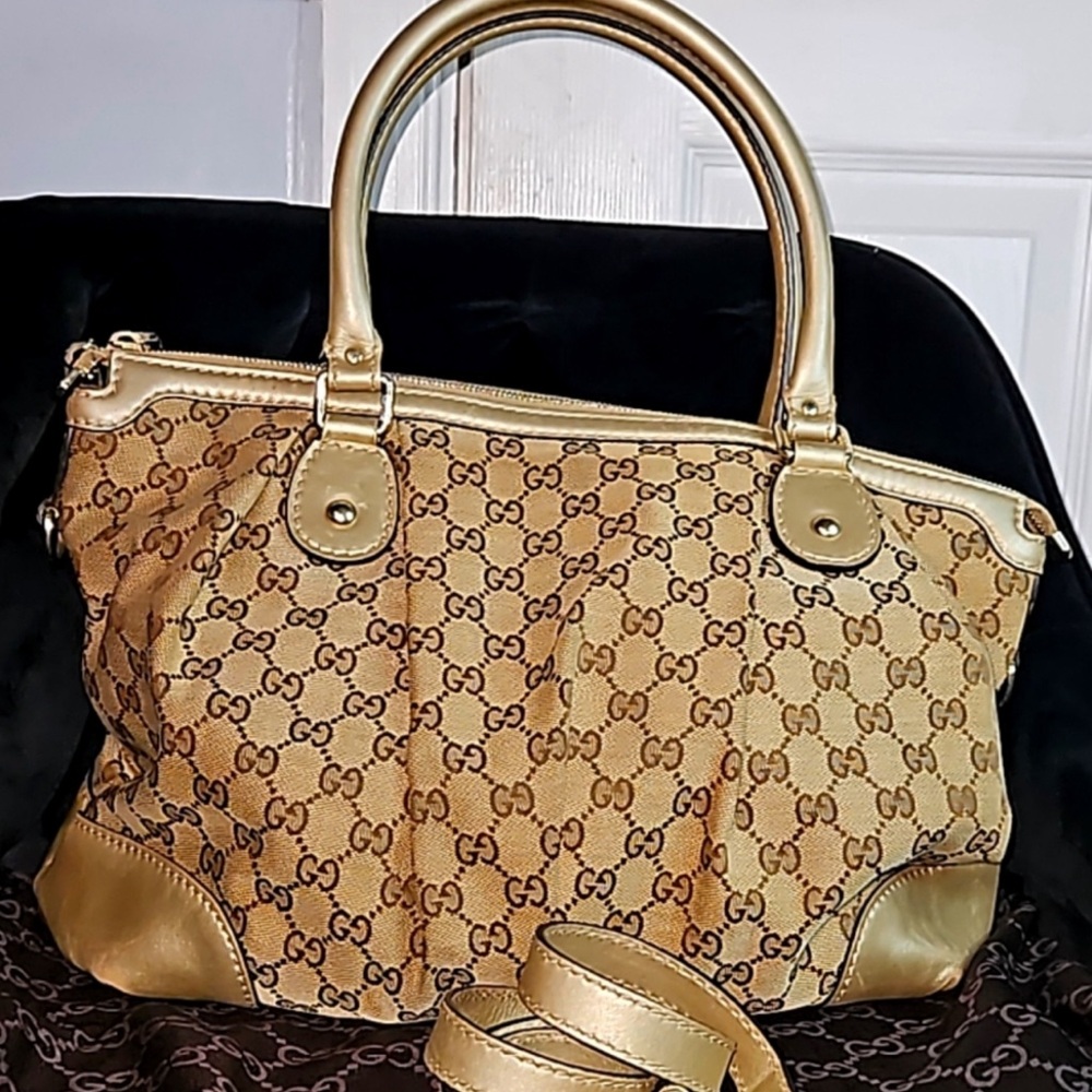 Gucci 2 way Hobo Bag. Great for travel